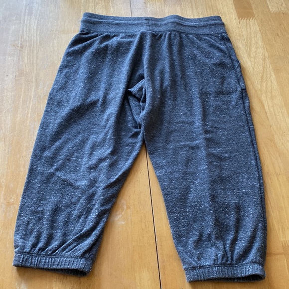 Nike girls joggers/nickers - Picture 4 of 5